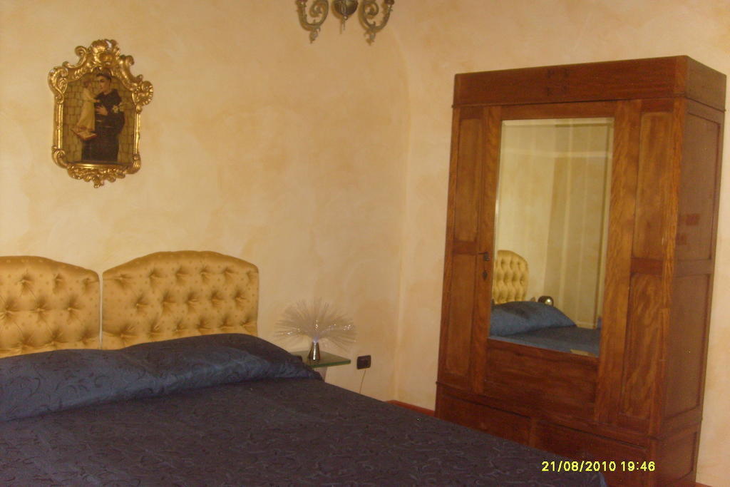 B&B Carolina Plebiscito R. Nápoly Szoba fotó
