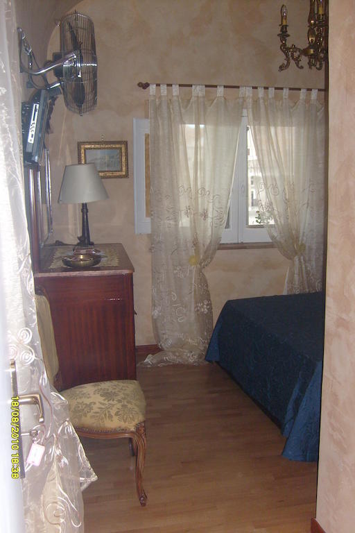 B&B Carolina Plebiscito R. Nápoly Szoba fotó