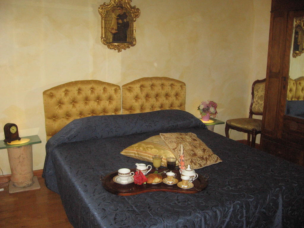 B&B Carolina Plebiscito R. Nápoly Szoba fotó